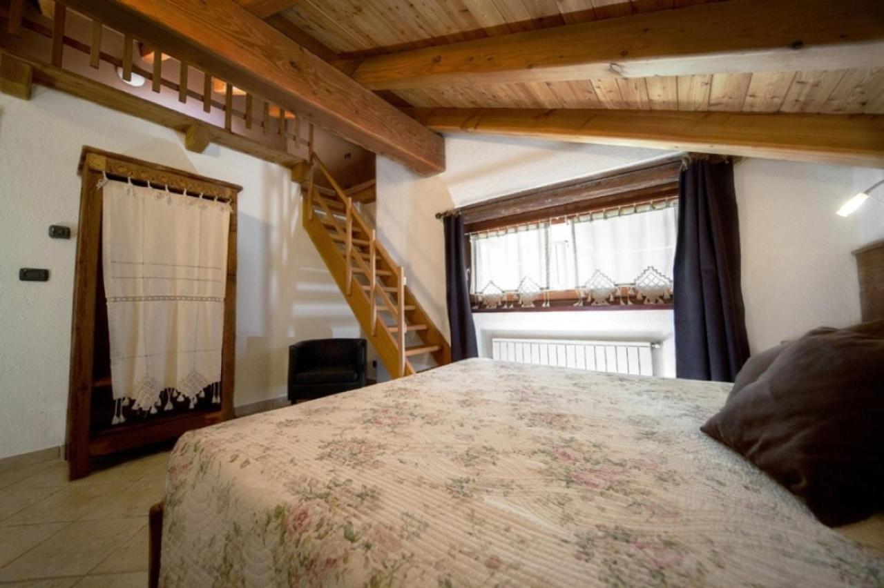 B&B Lo Tata Fenis Δωμάτιο φωτογραφία